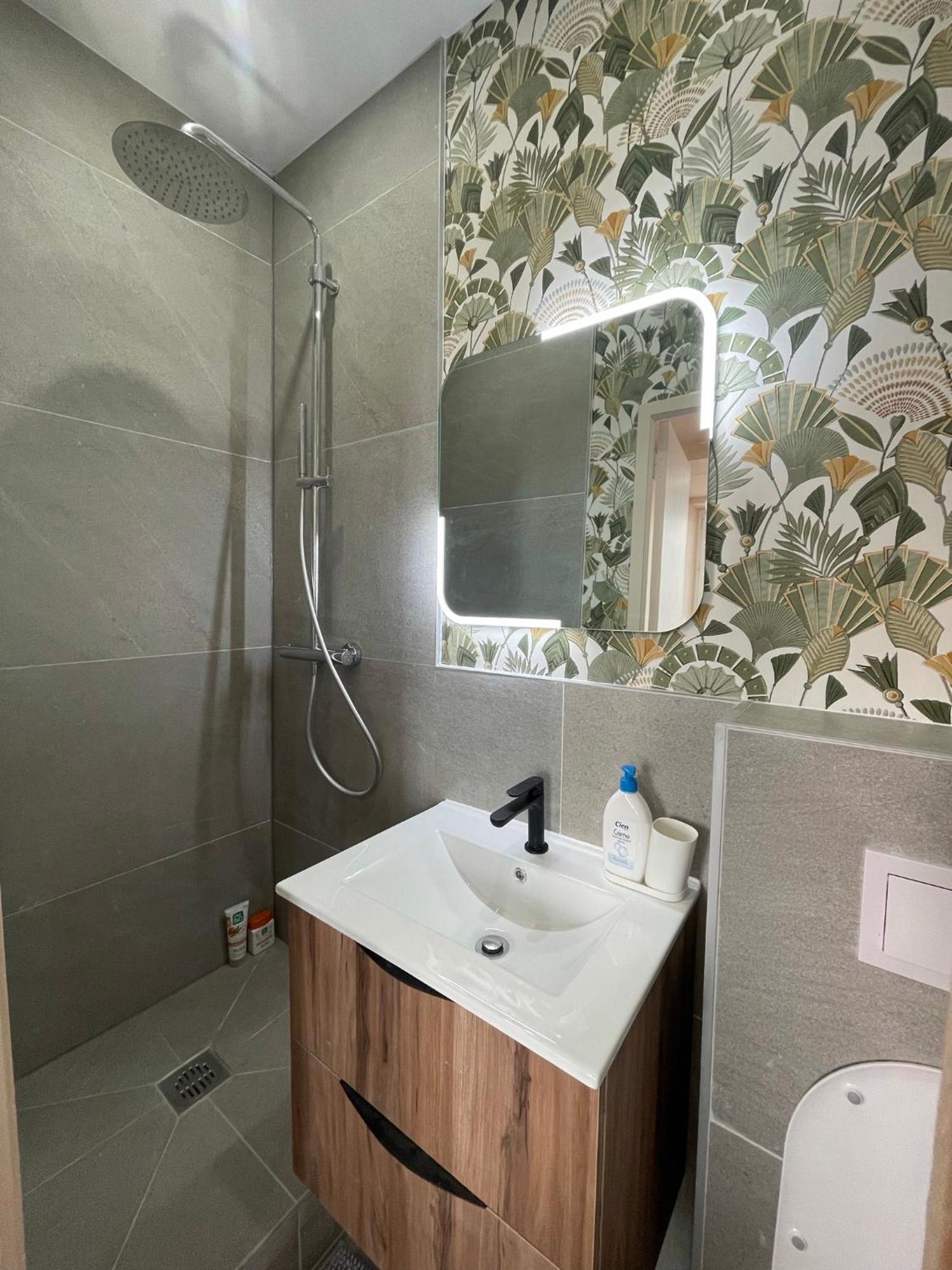 Appartamento Studio Malibu Central, Lumineux Et Confortable Hyères Esterno foto